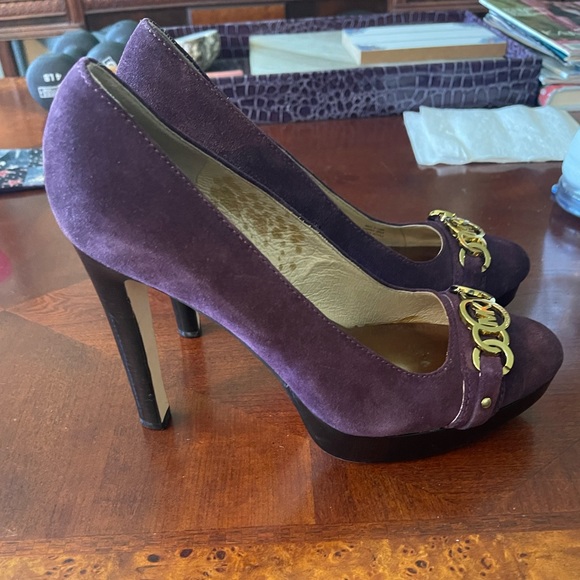 Michael Kors Purple, Black Suede Badass platform Gold MK pumps in size 7.5. - Picture 5 of 11